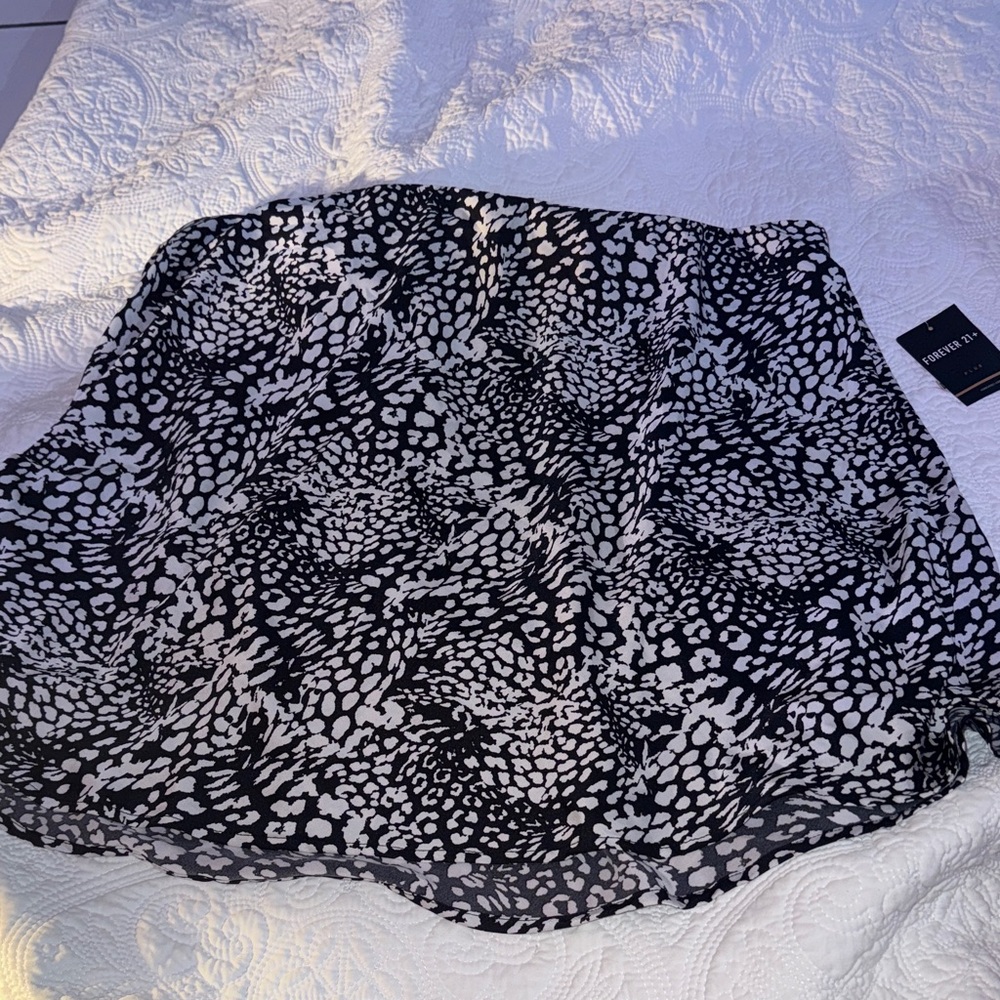 Forever 21 Monochrome Abstract Skirt